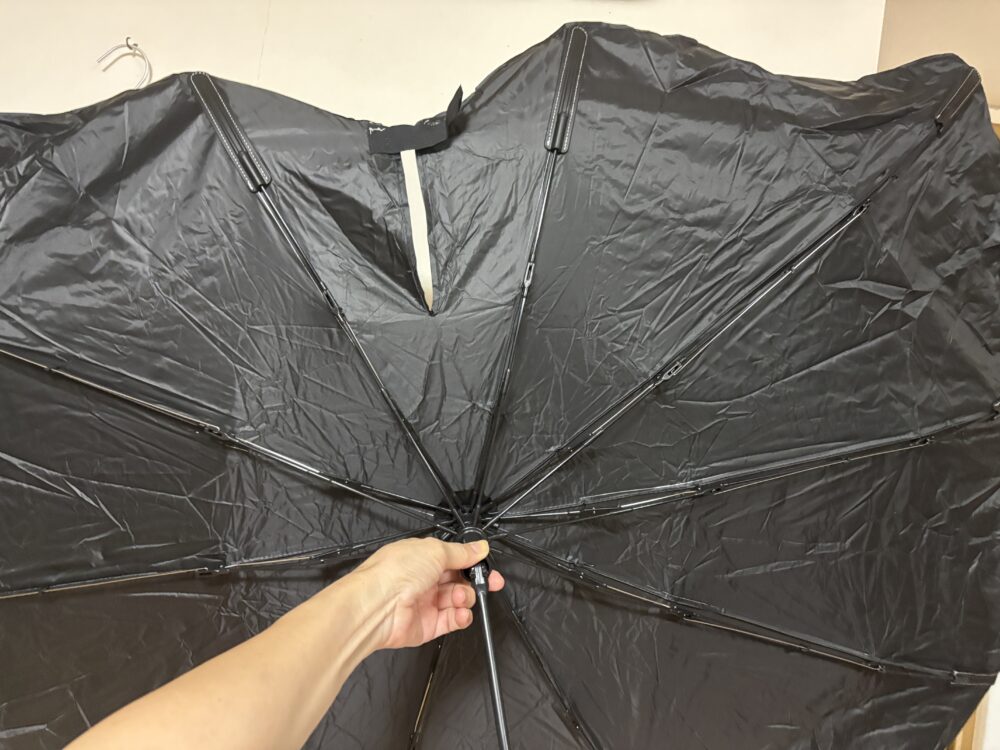 傘型サンシェードの裏側(黒)